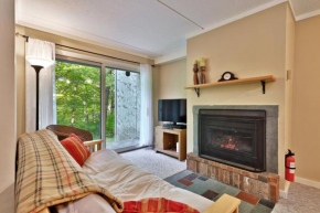 Whiffletree Cozy Condo - 2-Bedroom Condo in Vermont with Garden View and Lift Ticket Deals